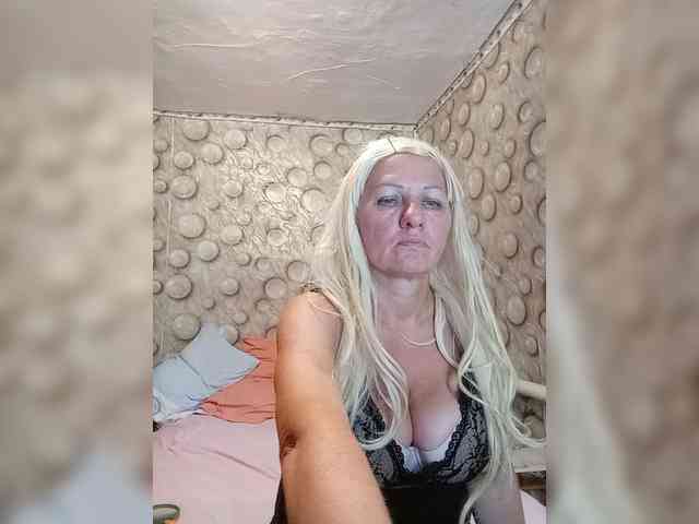 FameLara webcam