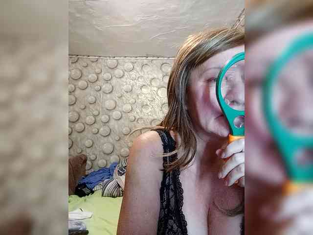 FameLara webcam