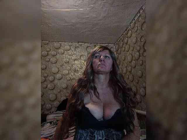 FameLara webcam
