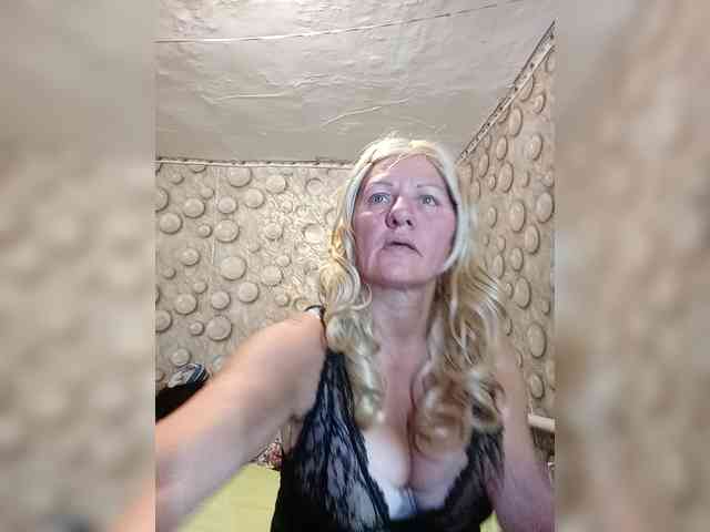 FameLara webcam