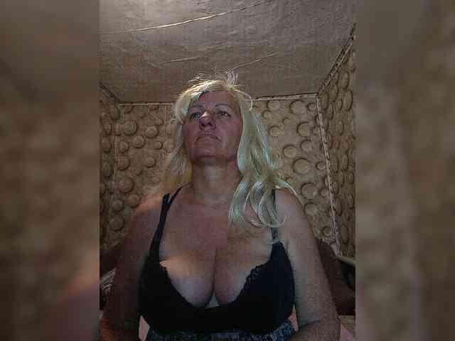 FameLara webcam