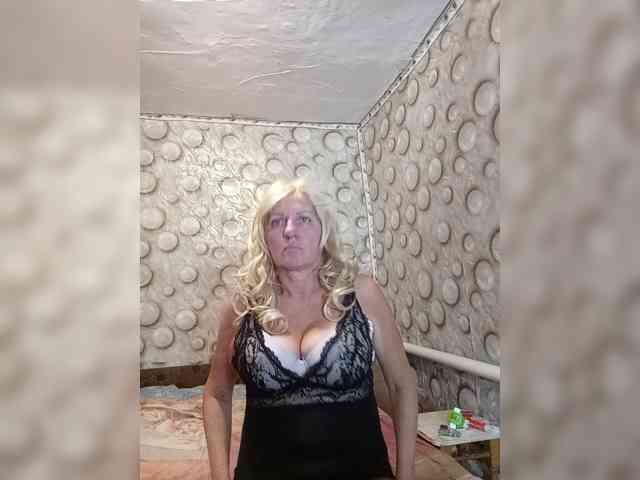 FameLara webcam