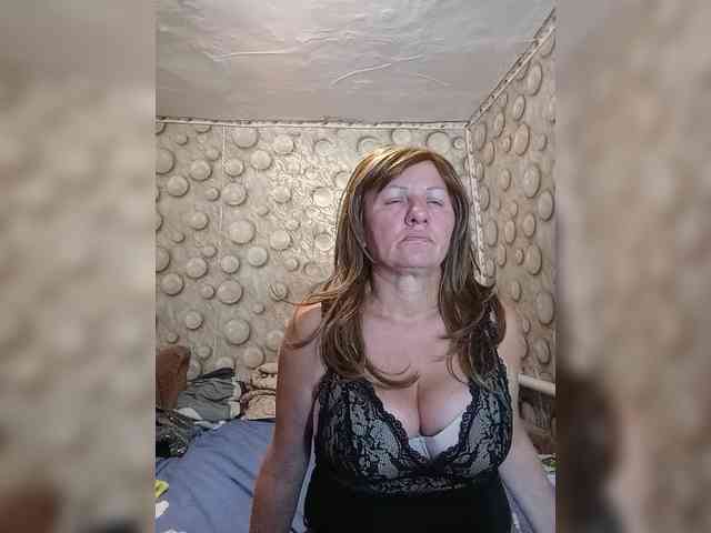FameLara webcam