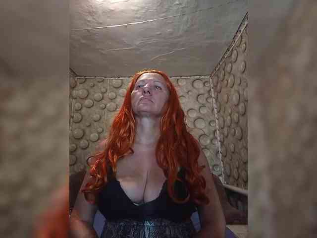 FameLara webcam