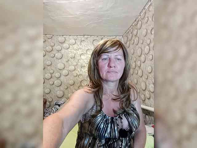 Famelara's cam show statistics and live stream