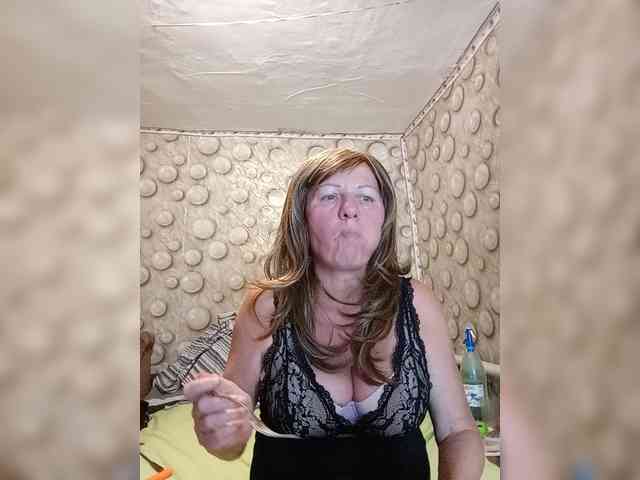 FameLara webcam