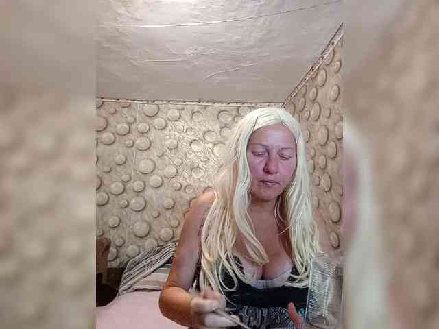 FameLara webcam