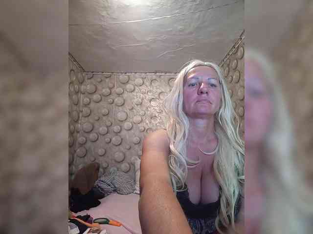 FameLara webcam