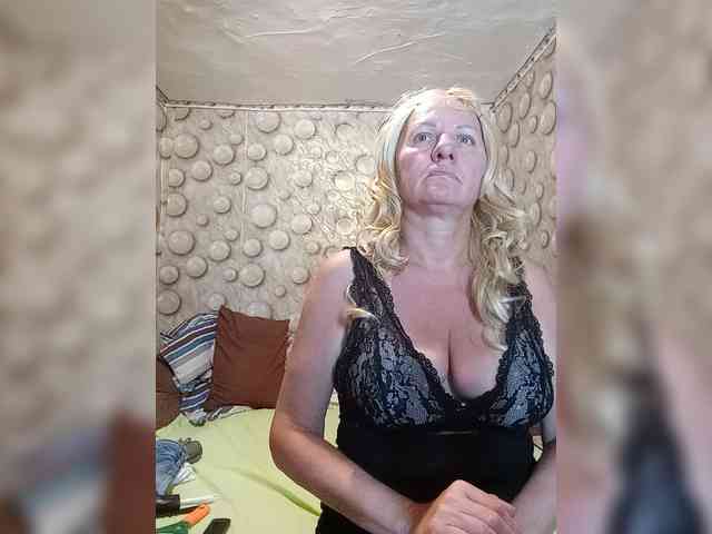 FameLara webcam