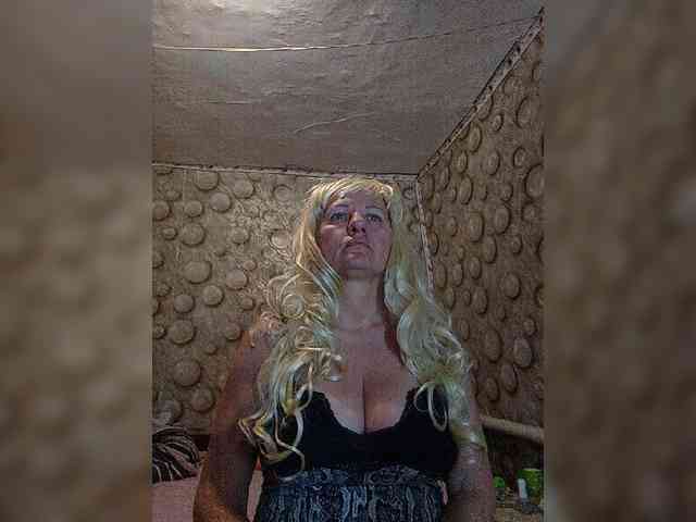 FameLara webcam