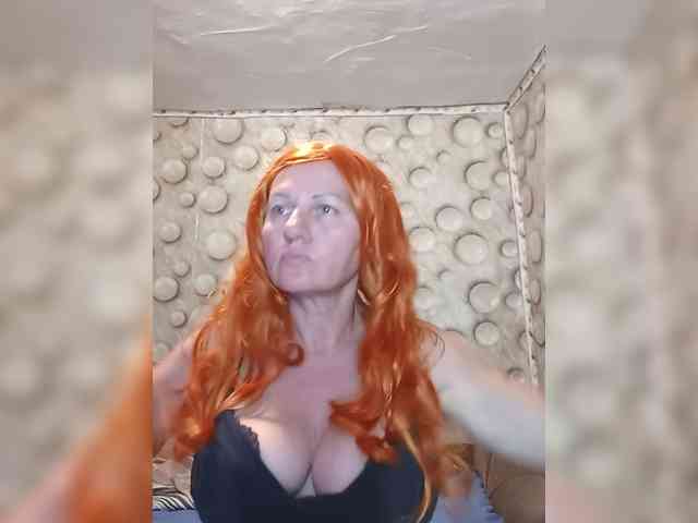 FameLara webcam