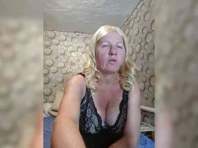 FameLara webcam