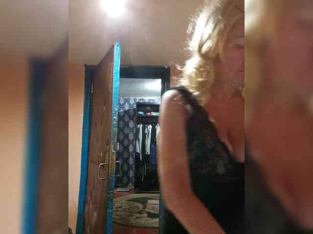 FameLara webcam