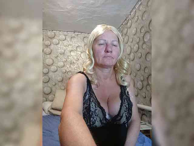 FameLara webcam