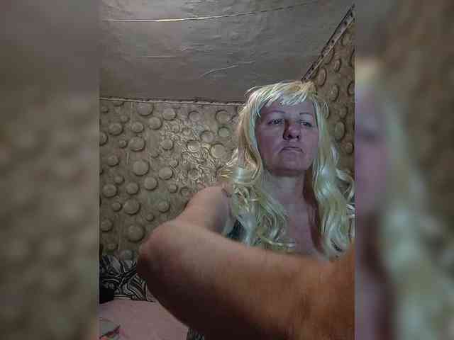 FameLara webcam