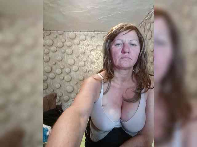 FameLara webcam
