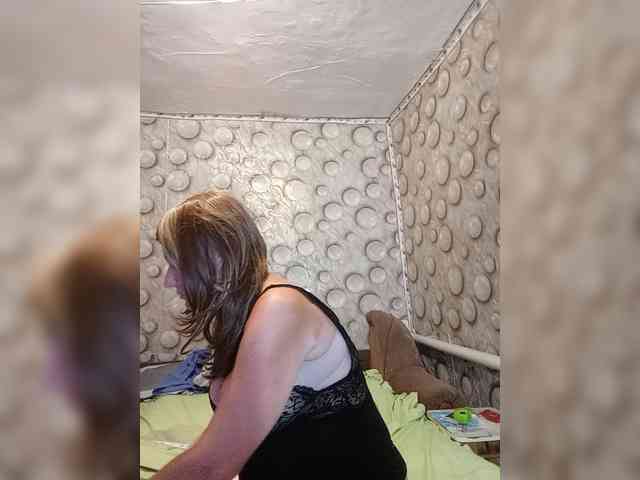 FameLara webcam