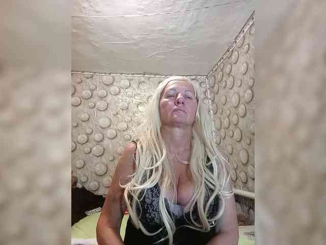 FameLara webcam