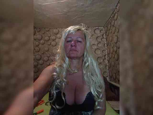 FameLara webcam