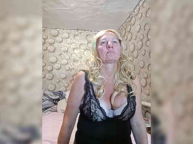 FameLara webcam