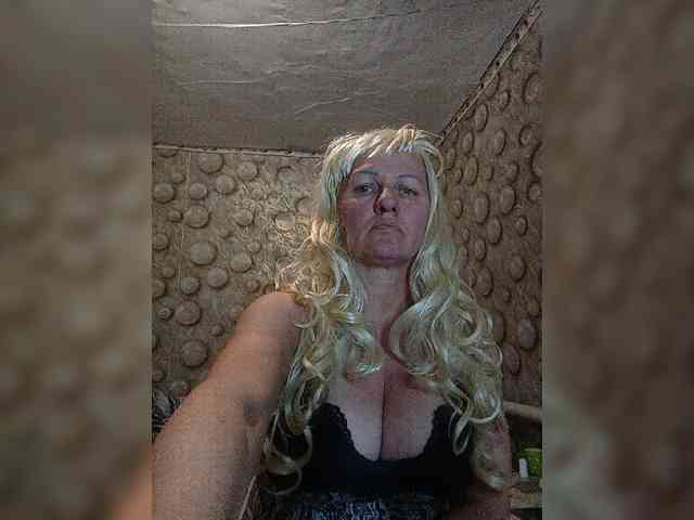 FameLara webcam