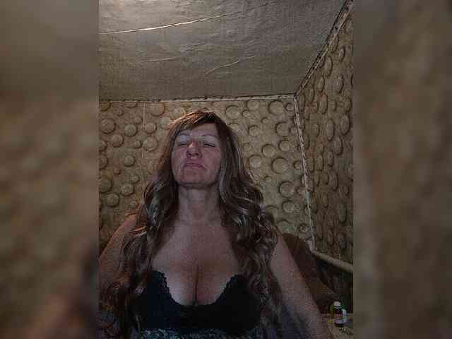 FameLara webcam