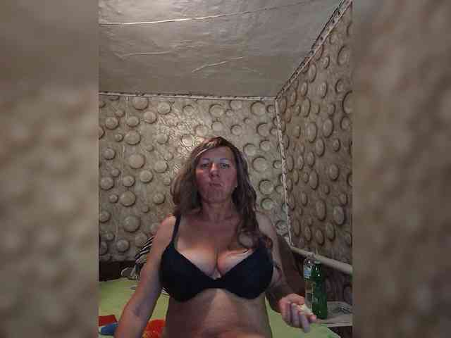 FameLara webcam