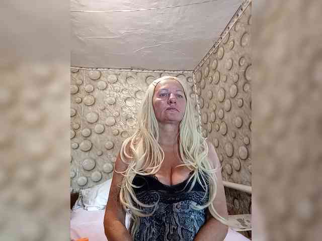 FameLara webcam