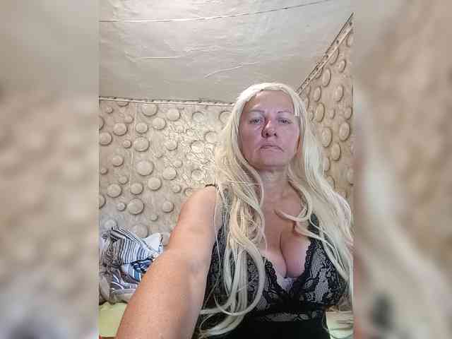 FameLara webcam