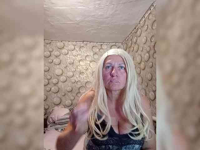 FameLara webcam
