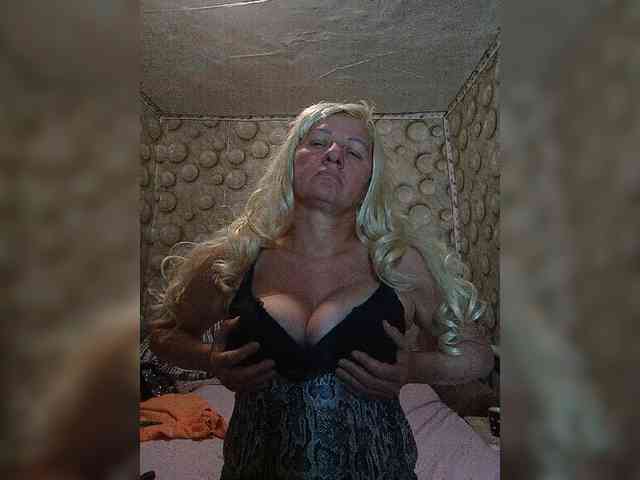 FameLara webcam
