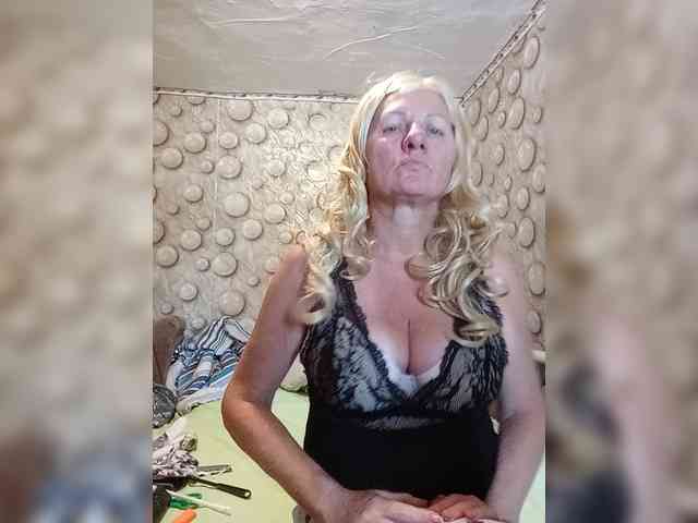 FameLara webcam
