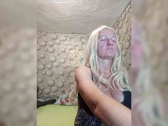 FameLara webcam