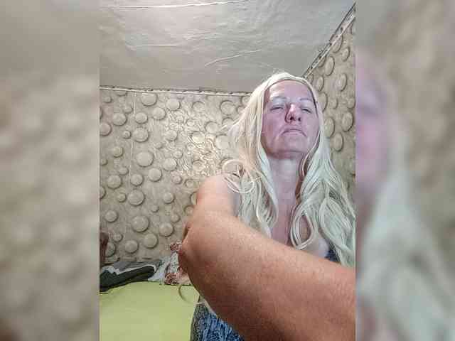 FameLara webcam