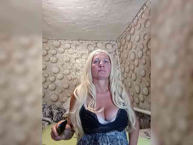 FameLara webcam