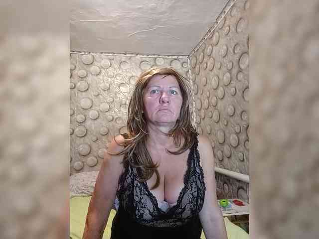 FameLara webcam