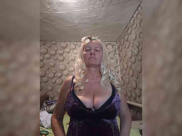 FameLara webcam