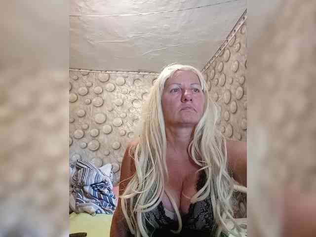 FameLara webcam