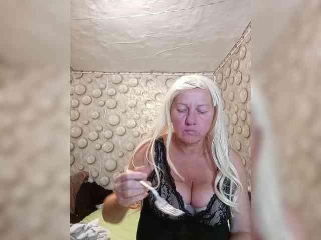FameLara webcam