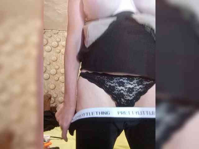 FameLara webcam