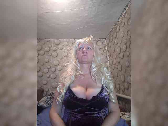 FameLara webcam
