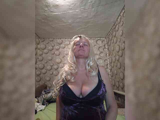 FameLara webcam