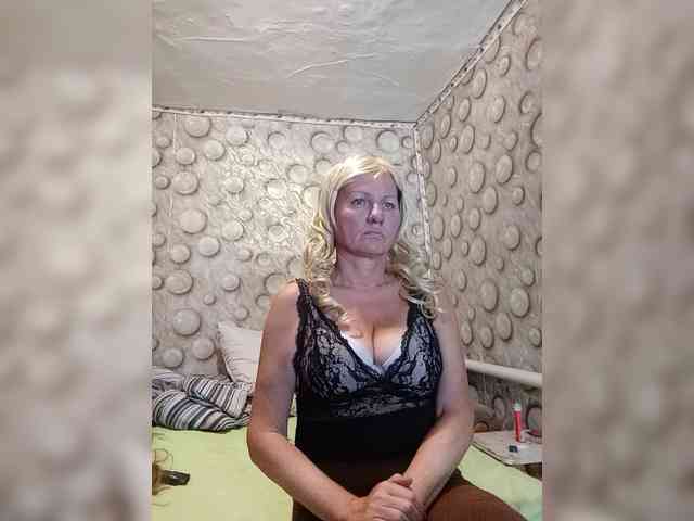 FameLara webcam