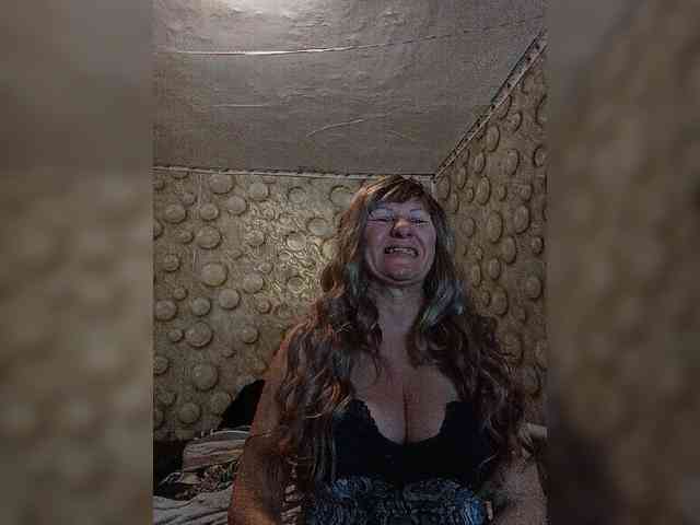 FameLara webcam