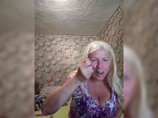 FameLara webcam