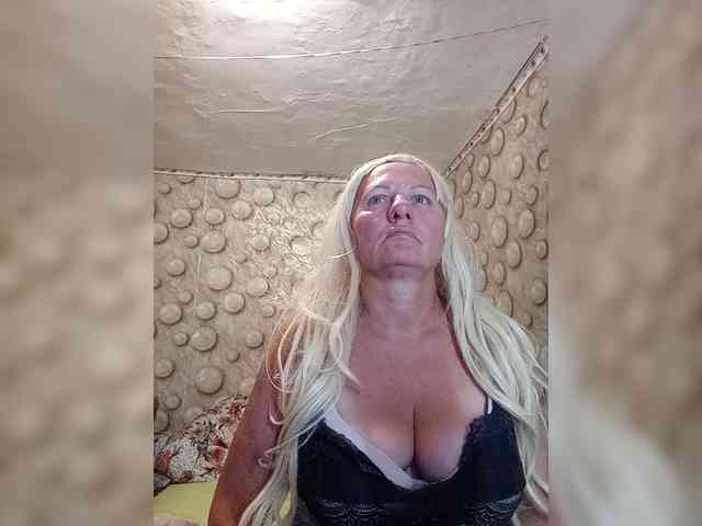 FameLara webcam