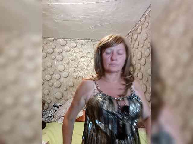 Famelara's cam show statistics and live stream