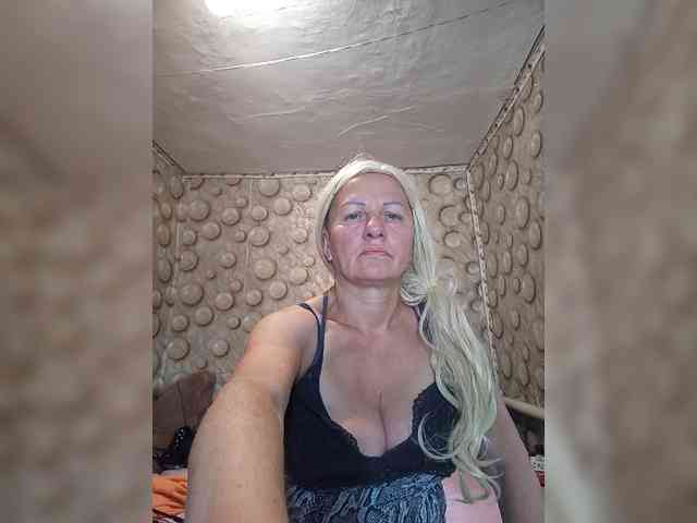 FameLara webcam