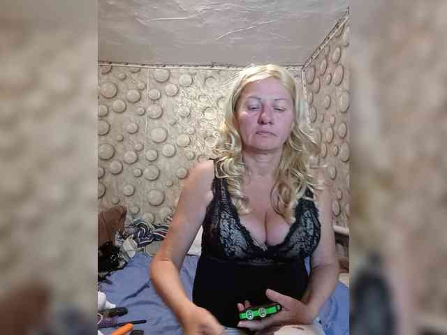 FameLara webcam