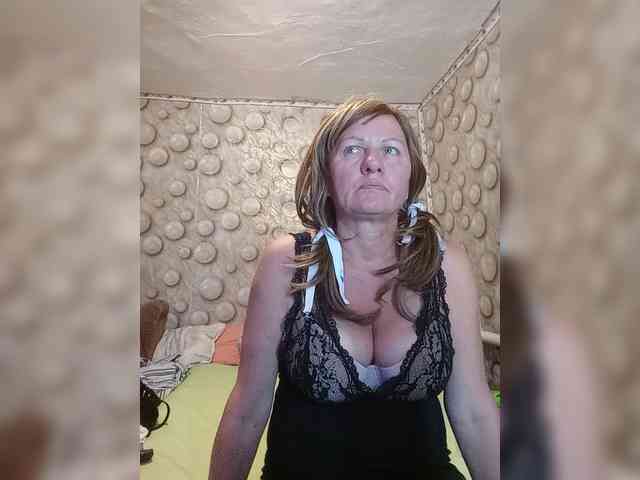 FameLara webcam